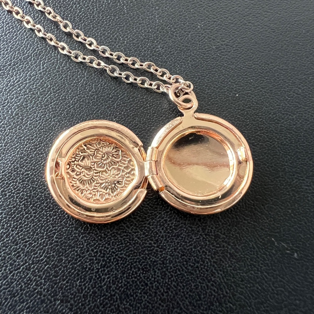 Locket Necklace - Picture 2 of 7